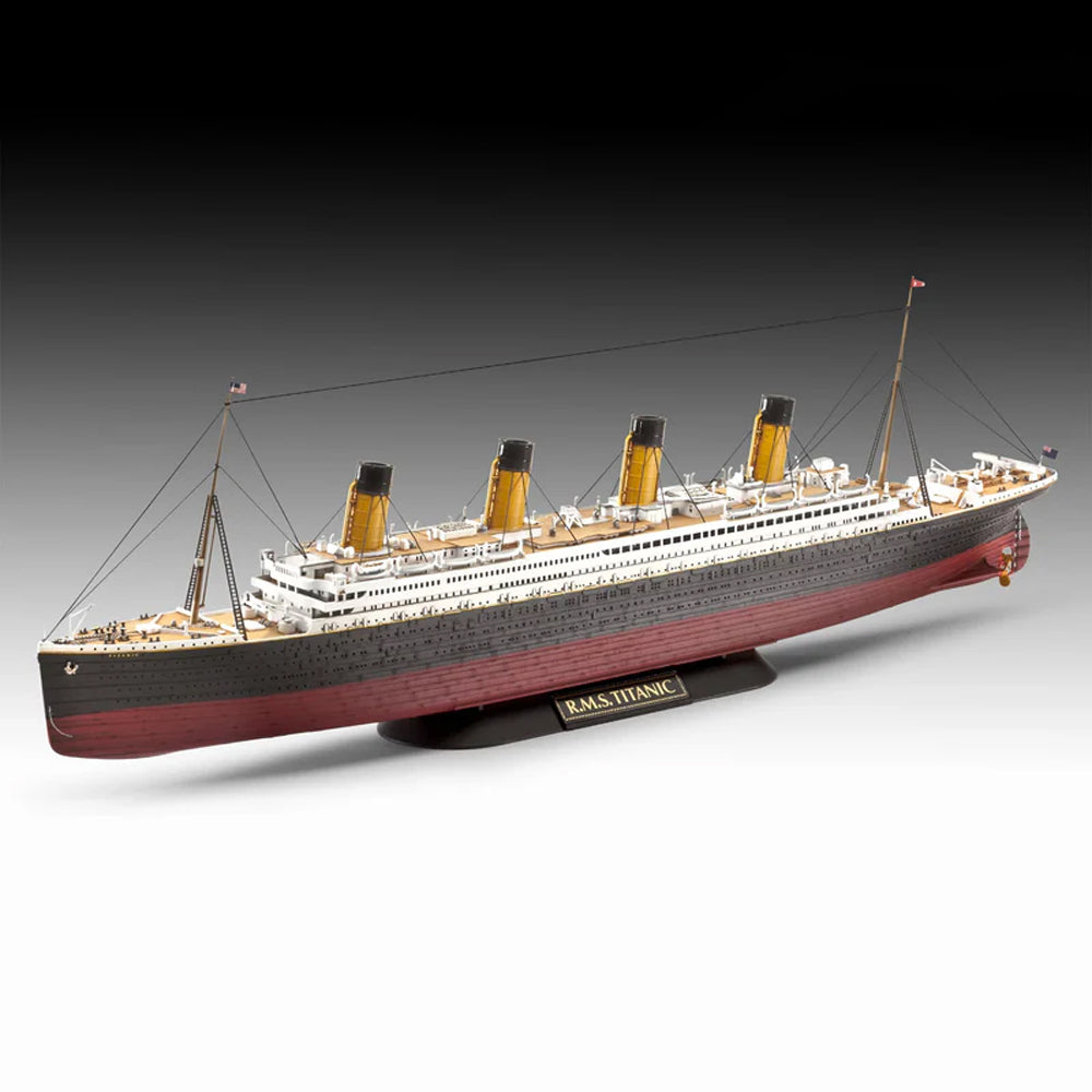 Revell R.M.S. Titanic 2x Scale Models Gift Set, 1:700 and 1:1200