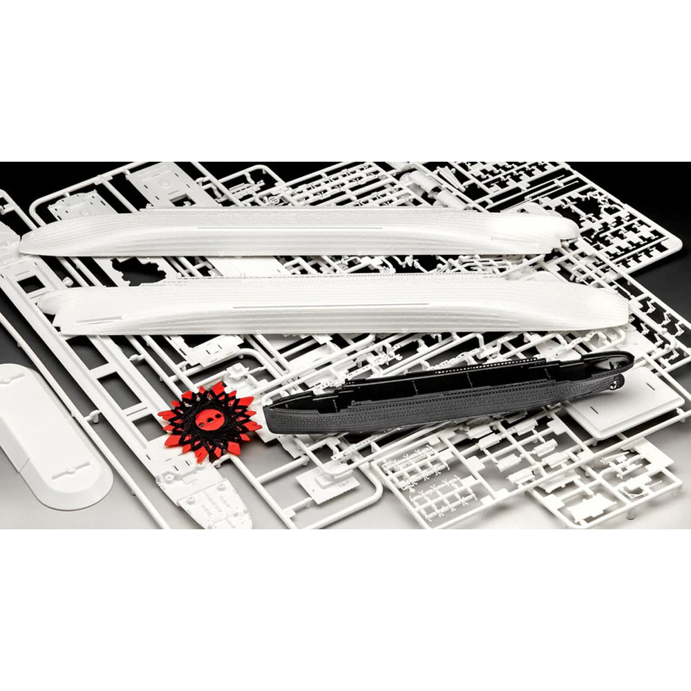 Revell R.M.S. Titanic 2x Scale Models Gift Set, 1:700 and 1:1200