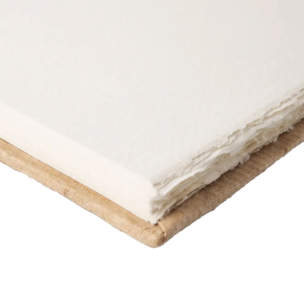 Khadi rankų darbo popieriaus eskizavimo knygutė kieta nugarėle iš Indijos, 40 psl., 210 gsm